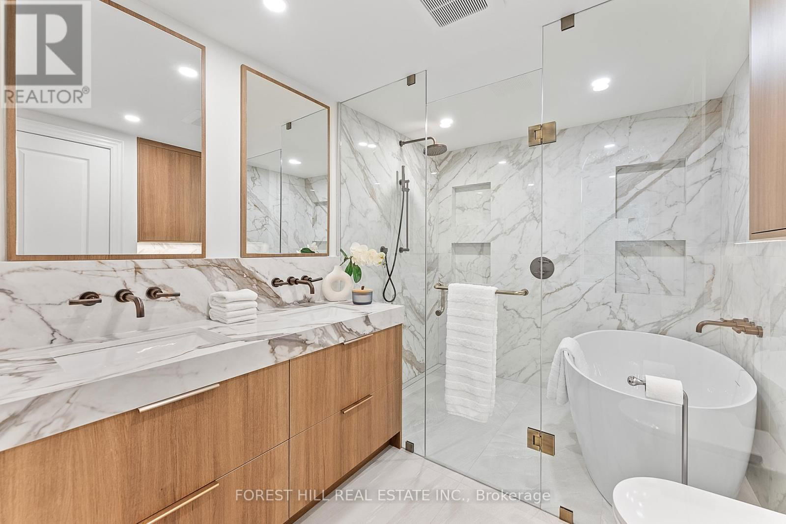 8 ALEX MEWS Image 26