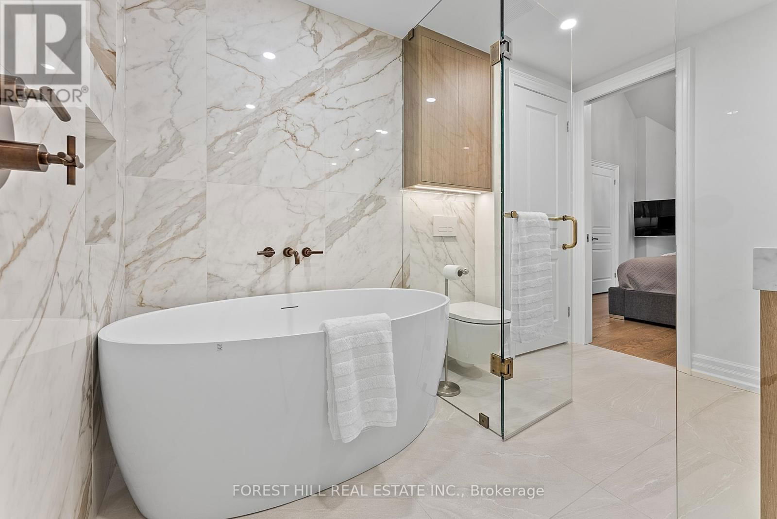 8 ALEX MEWS Image 27