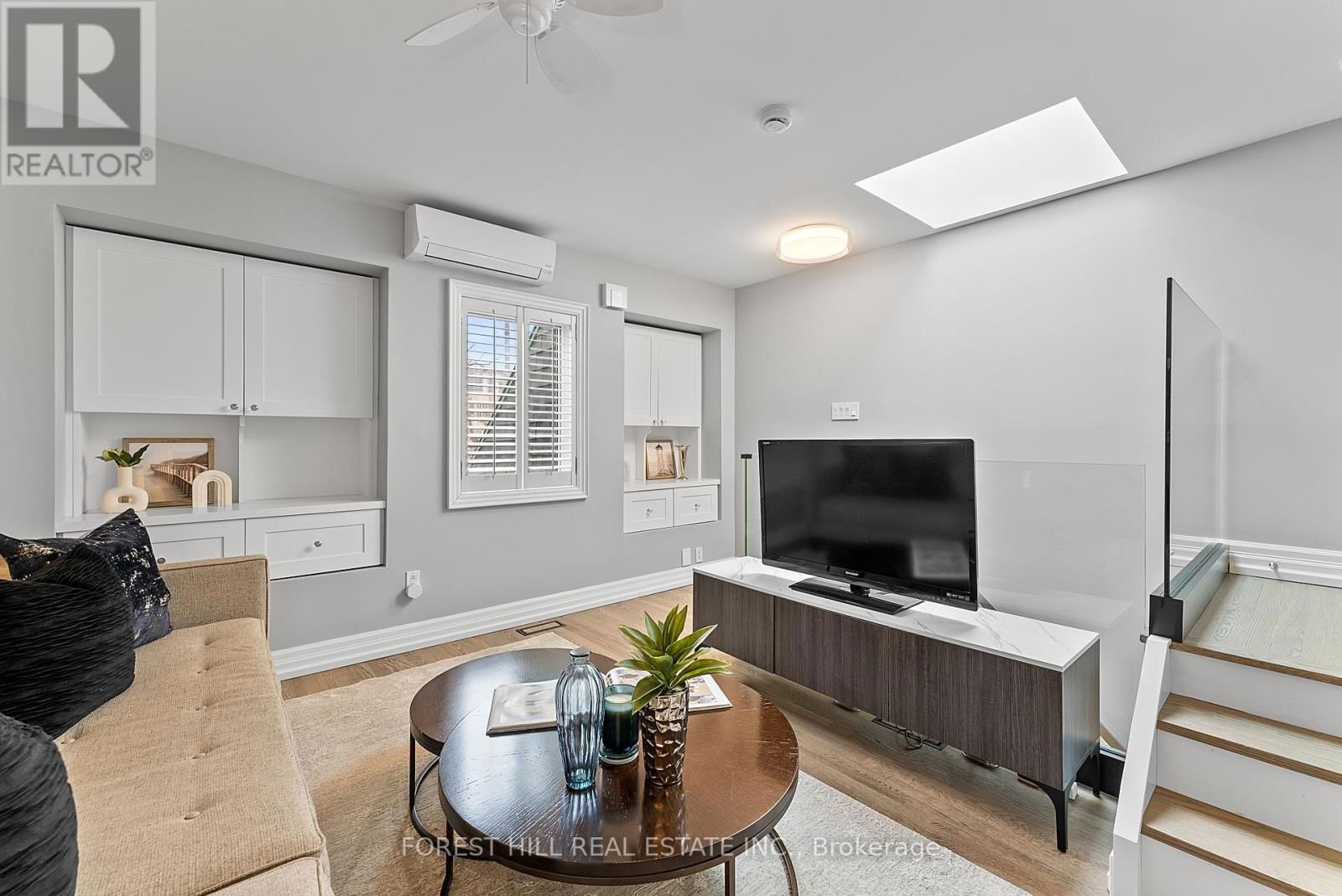 8 ALEX MEWS Image 34