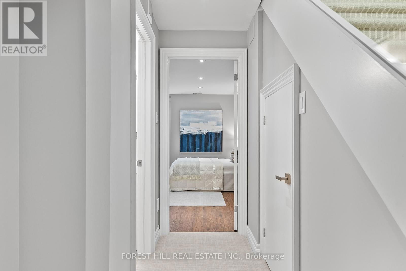 8 ALEX MEWS Image 36