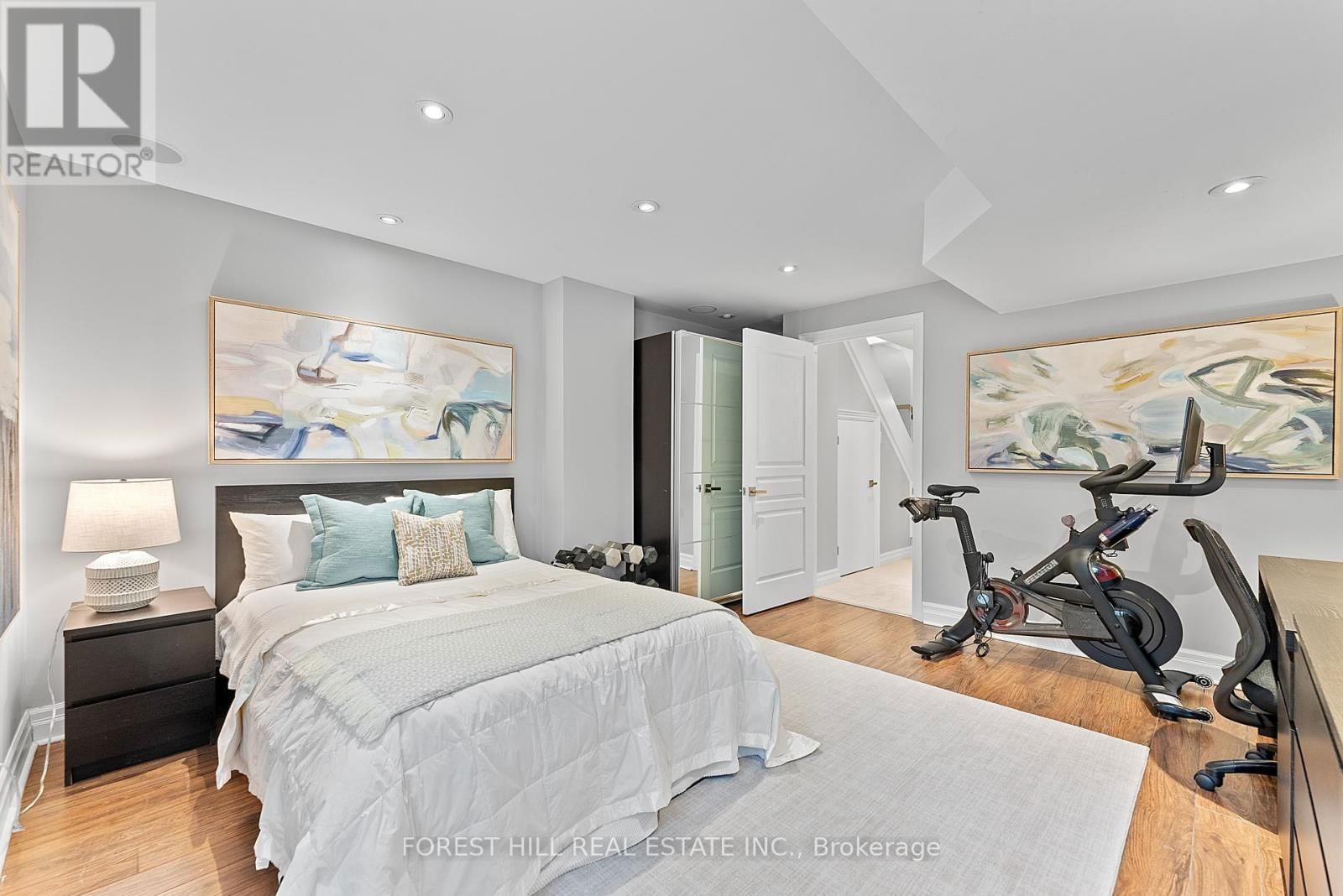 8 ALEX MEWS Image 38