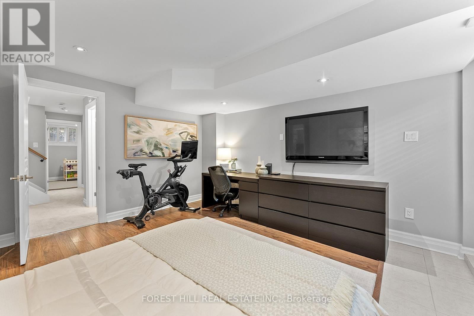 8 ALEX MEWS Image 39