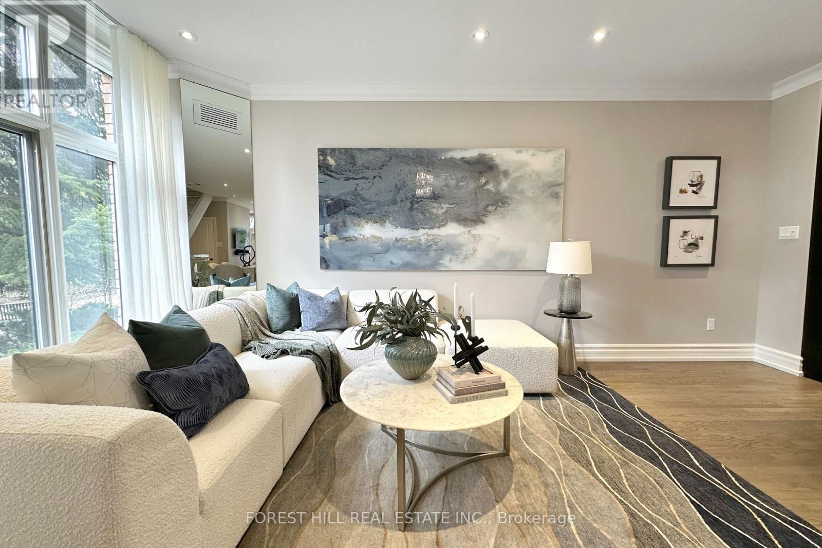 8 ALEX MEWS Image 6