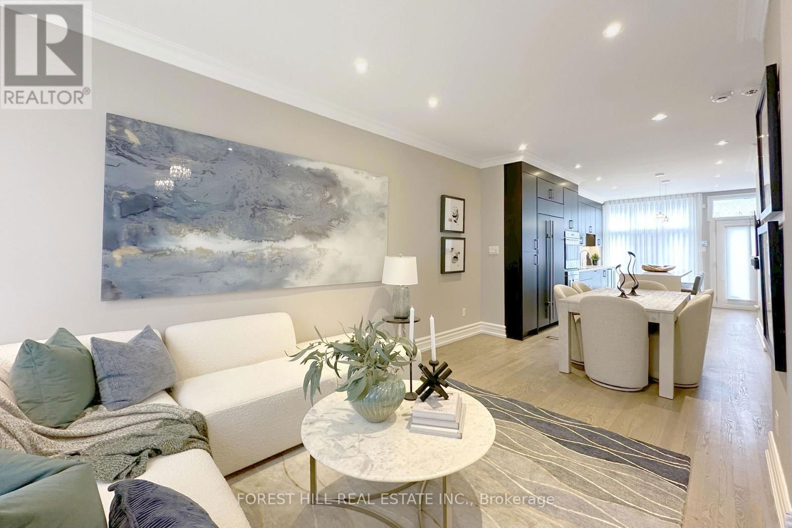 8 ALEX MEWS Image 7