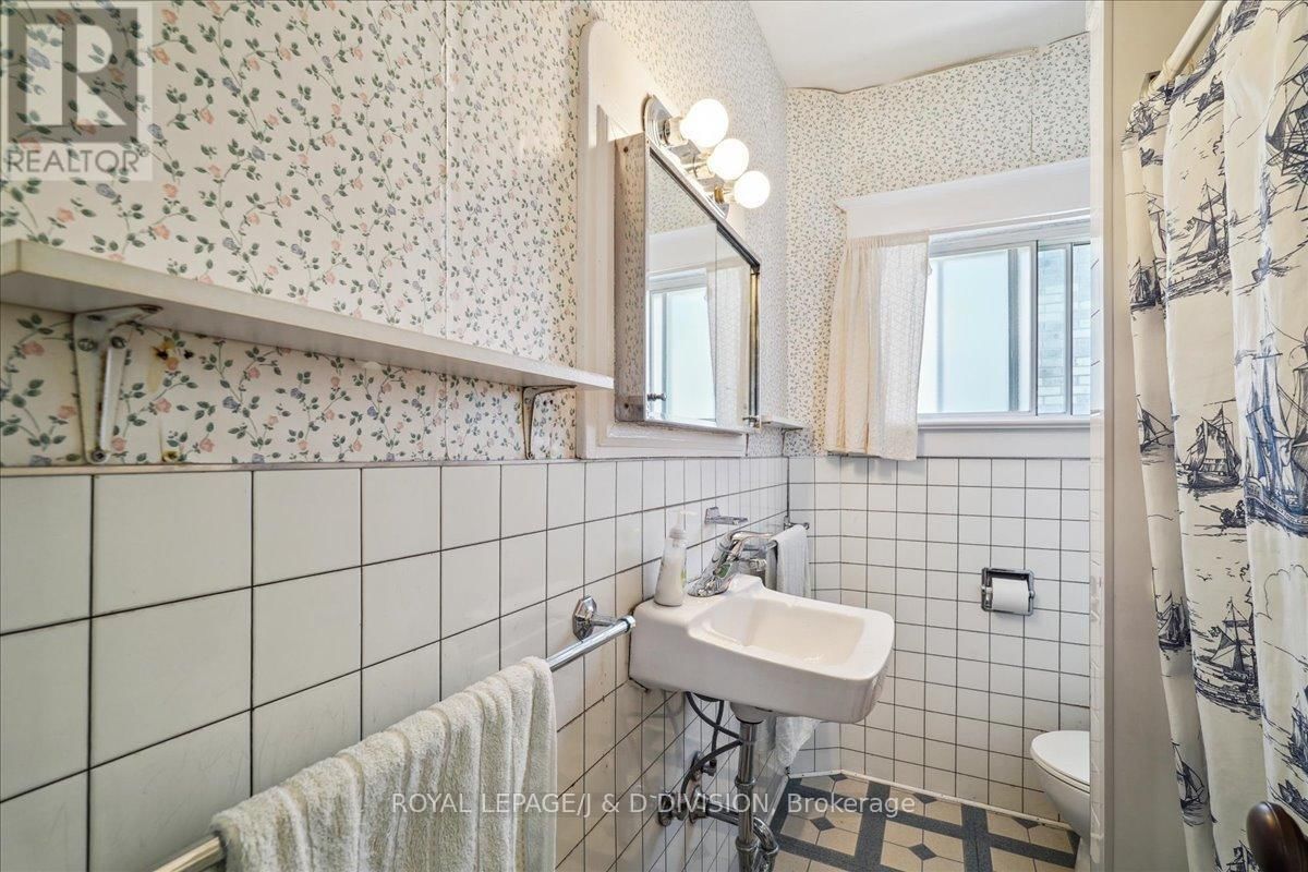 172 BRIAR HILL AVENUE Image 24