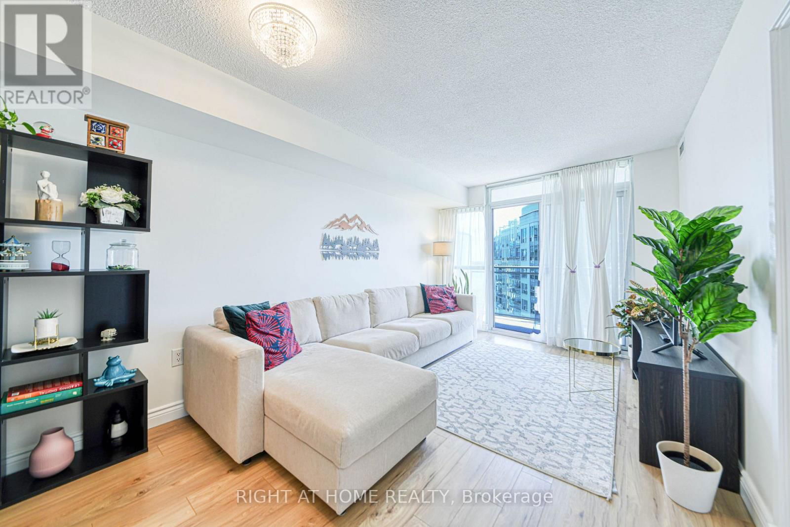 1016 - 38 DAN LECKIE WAY Image 14