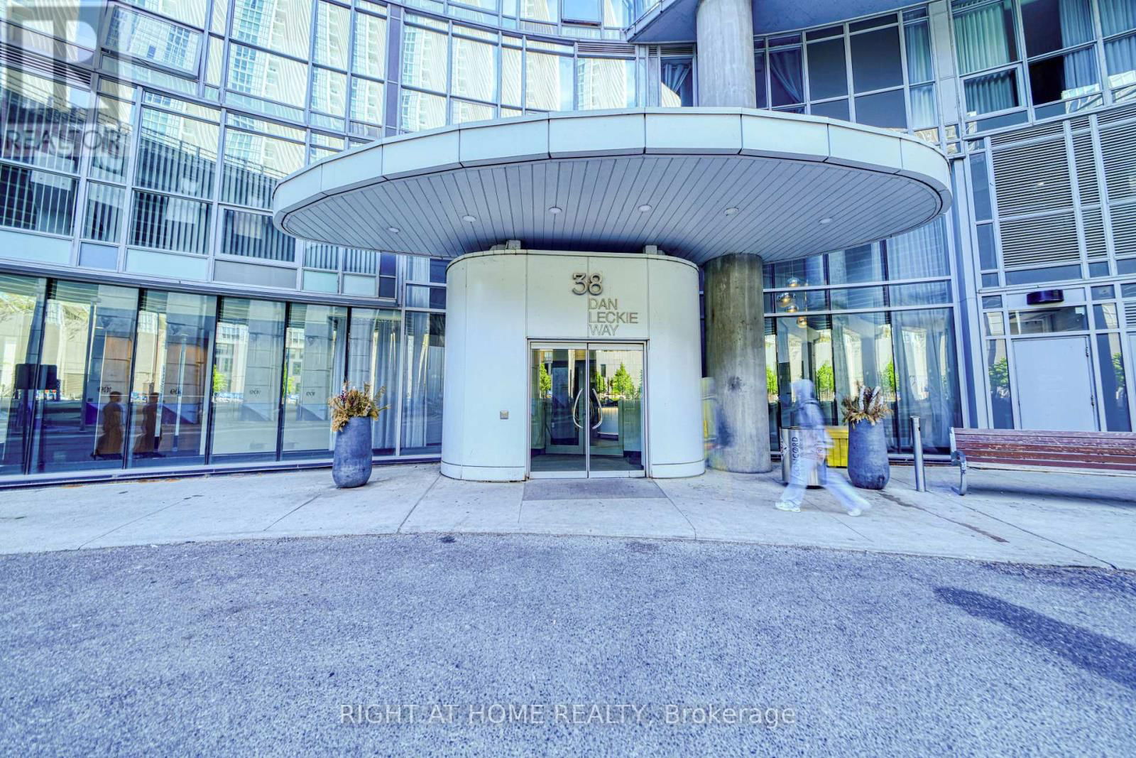1016 - 38 DAN LECKIE WAY Image 29