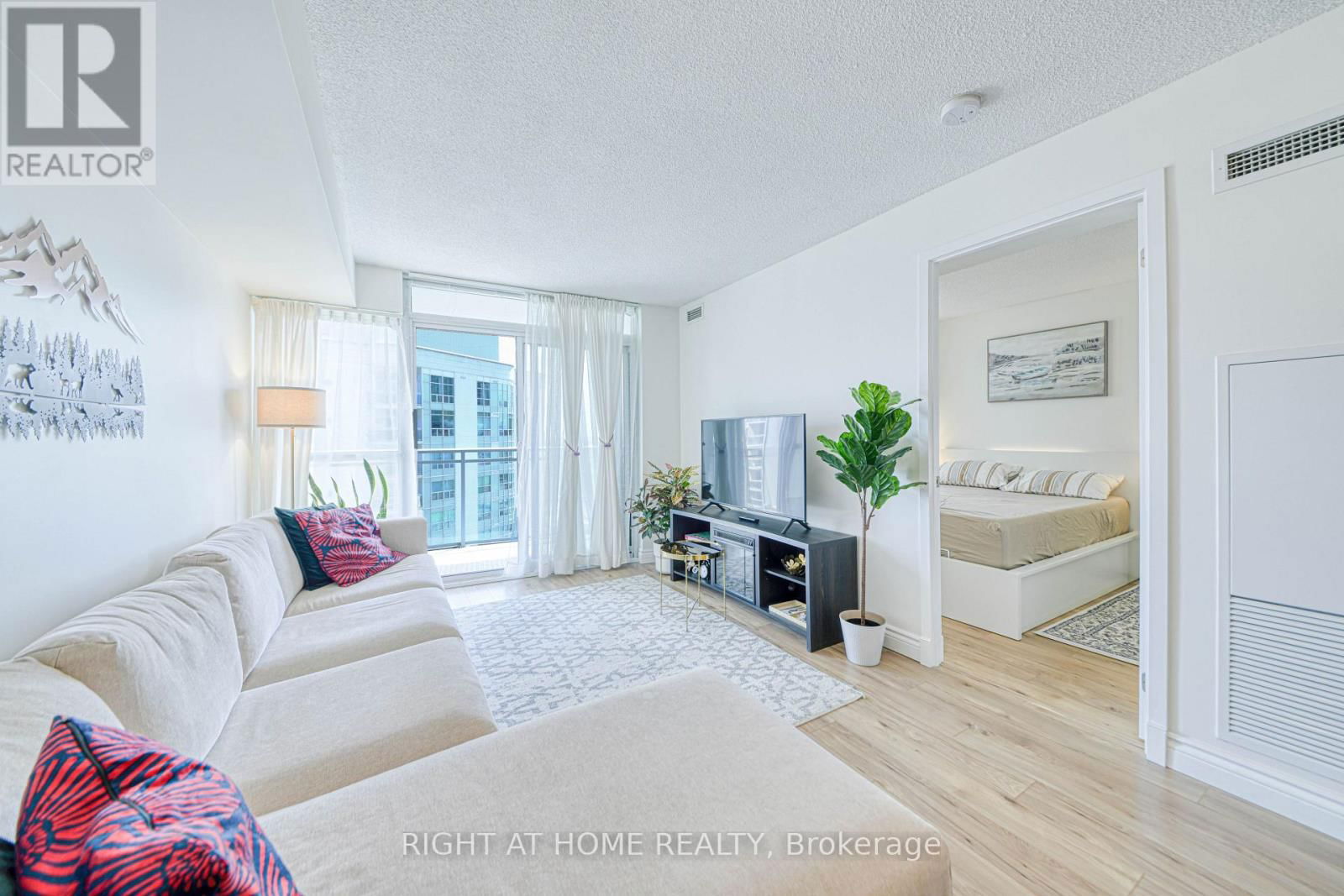 1016 - 38 DAN LECKIE WAY Image 4