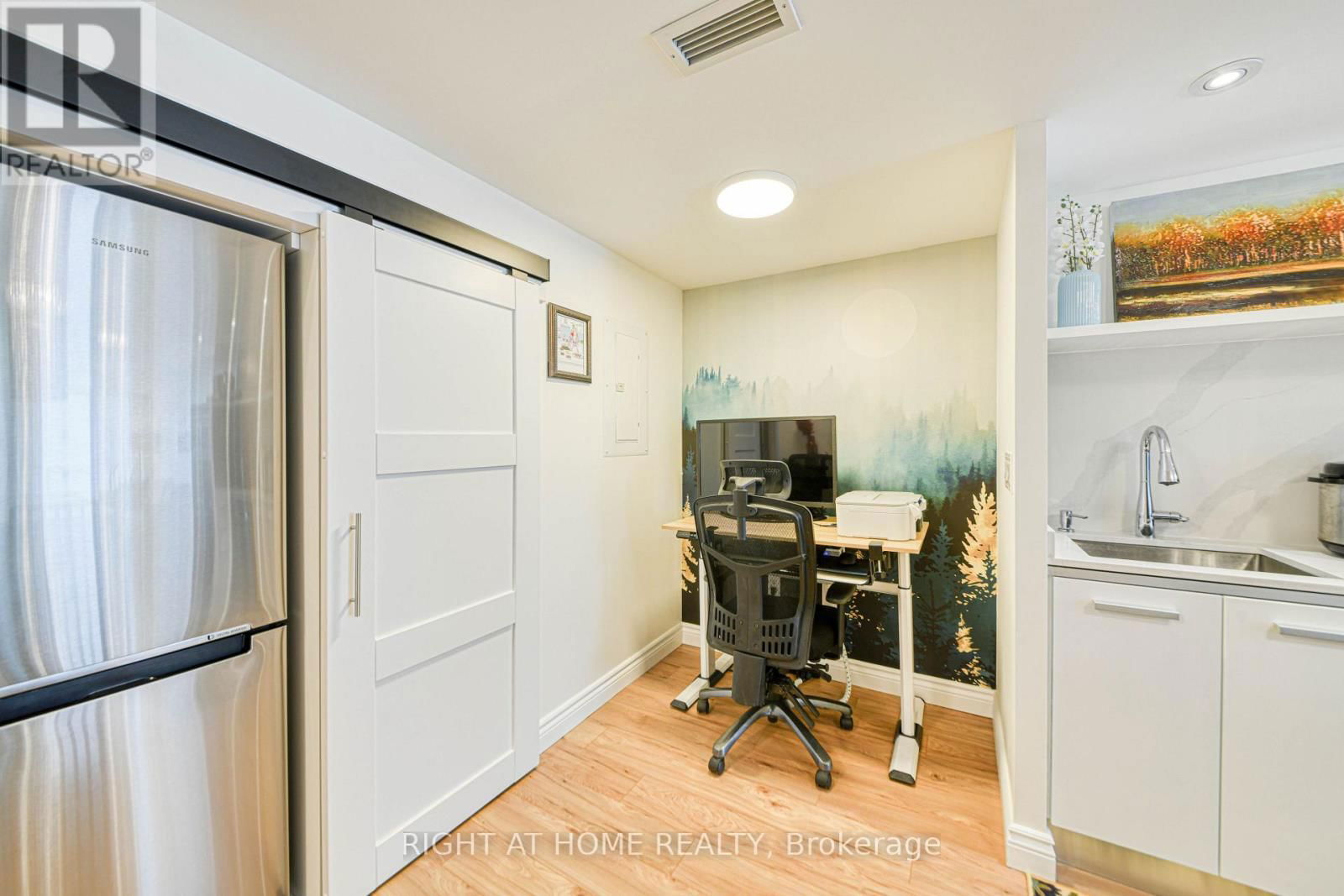 1016 - 38 DAN LECKIE WAY Image 7