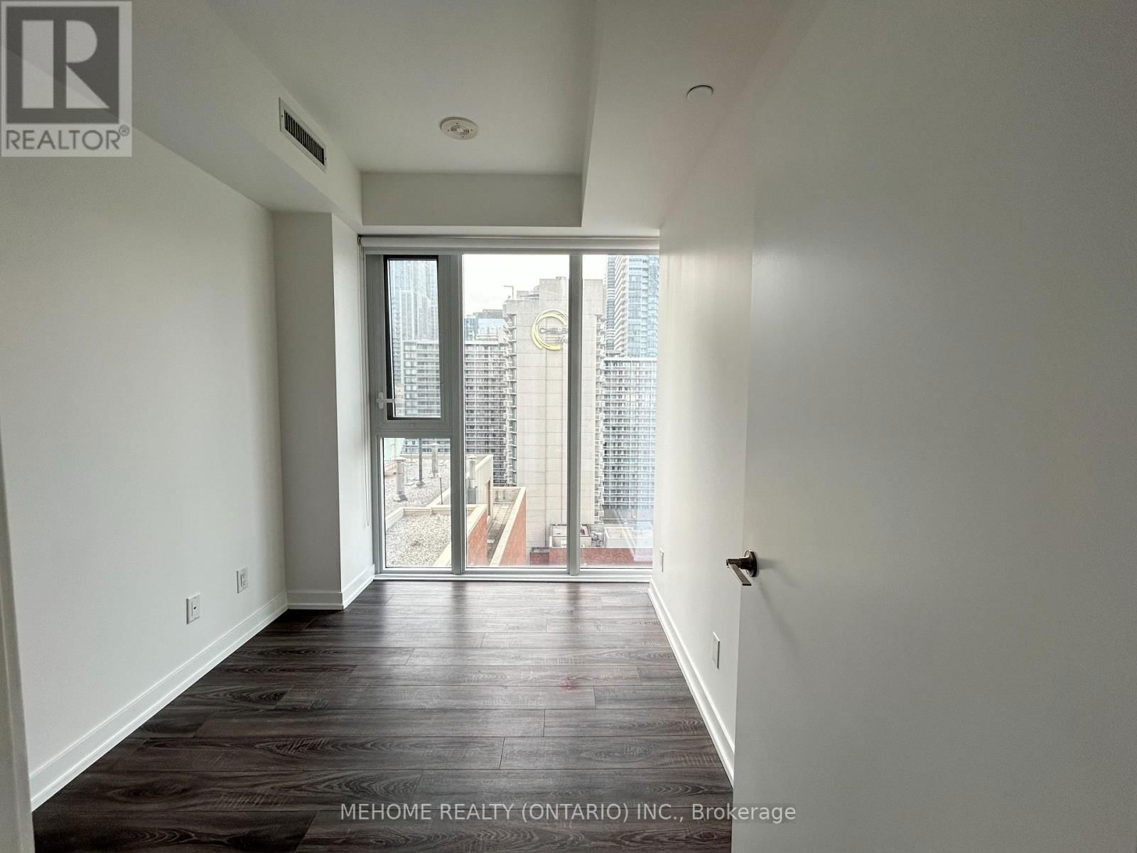 1616 - 20 EDWARD STREET Image 10