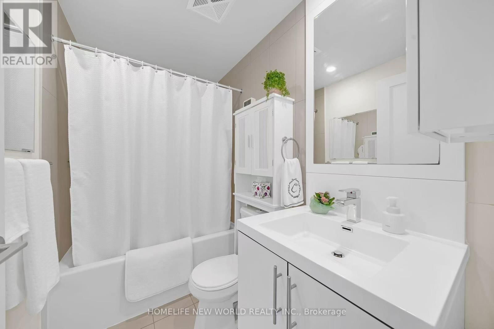 2017 - 5 SHEPPARD AVENUE EAST Image 23