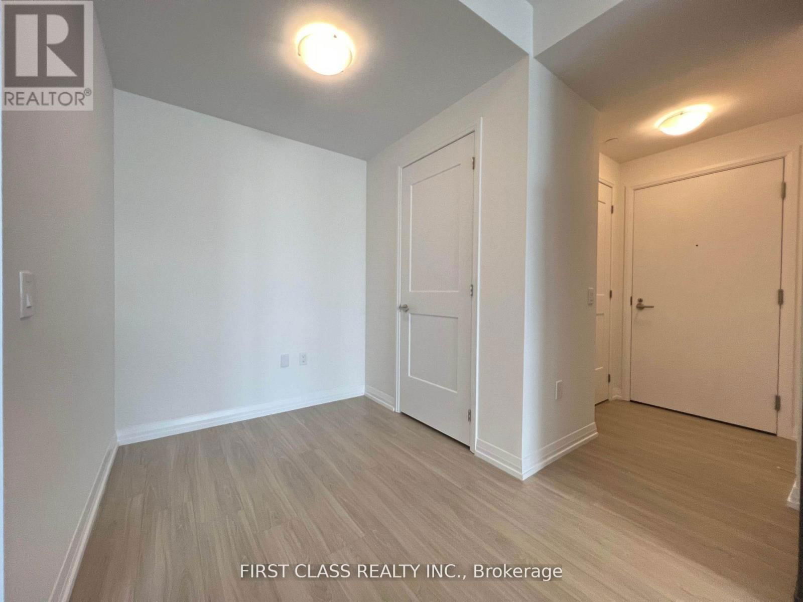 2920 - 50 DUNFIELD AVENUE Image 4