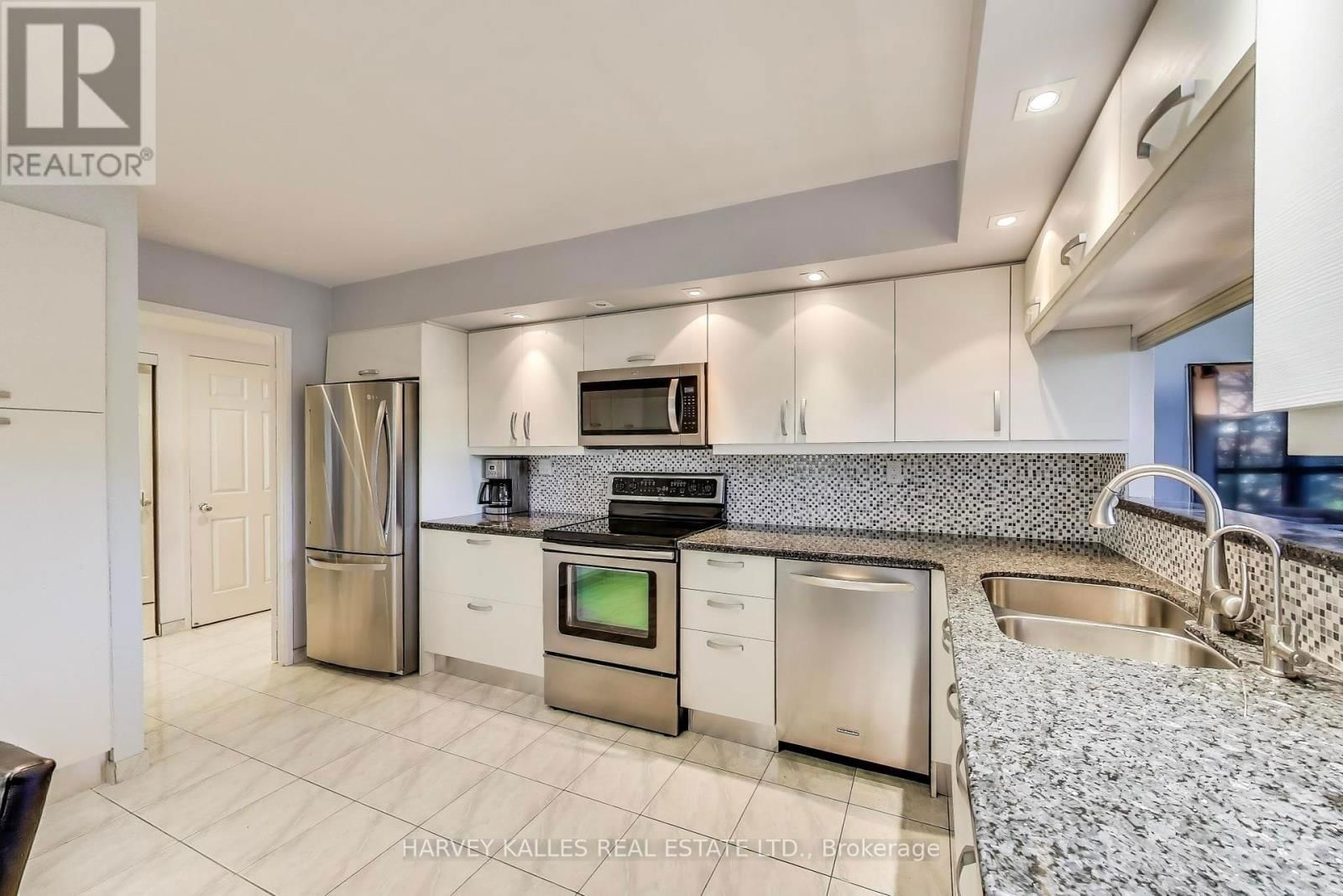 409 - 33 ELMHURST AVENUE Image 19