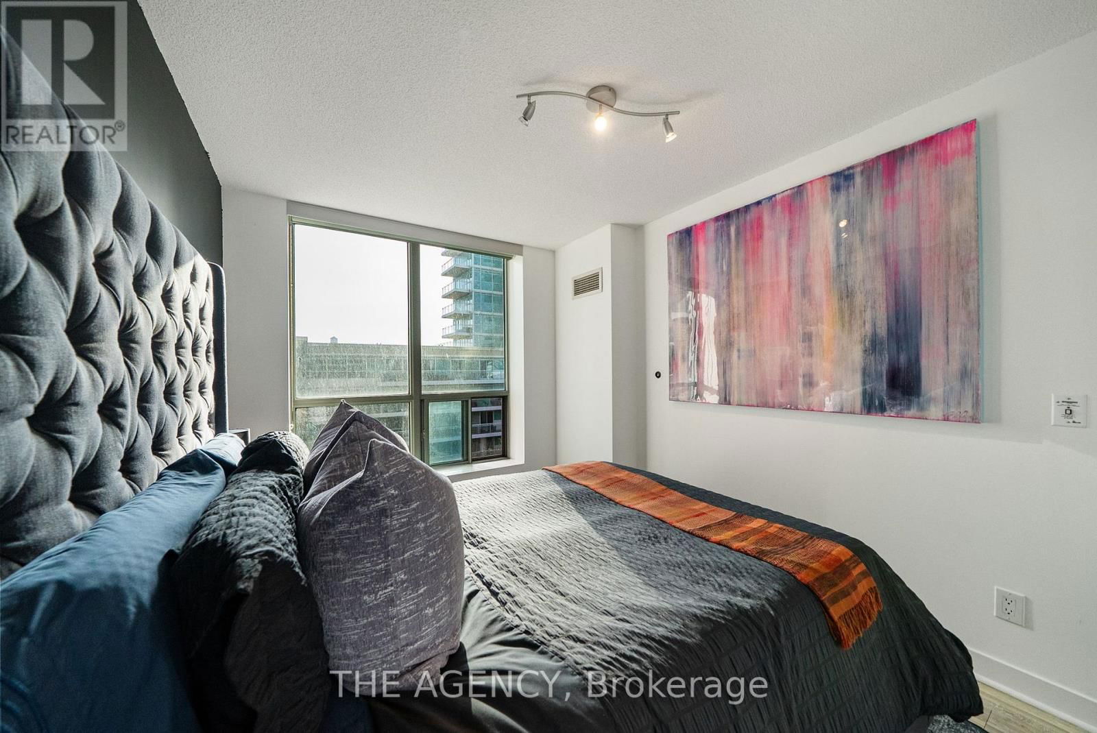504 - 50 LYNN WILLIAMS STREET Image 17