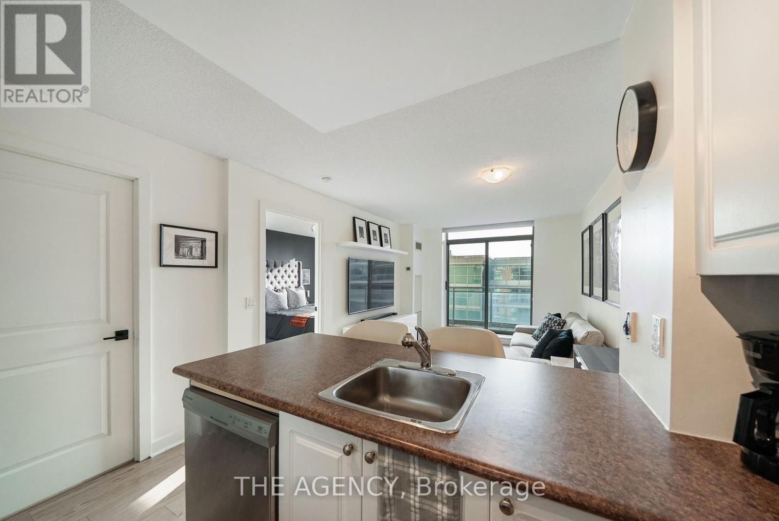 504 - 50 LYNN WILLIAMS STREET Image 9