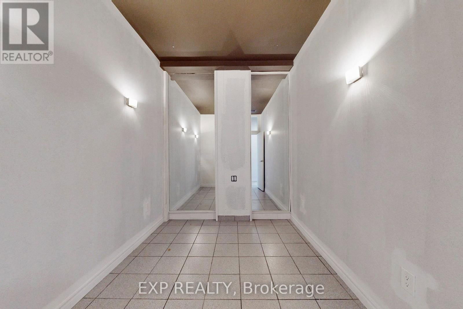 MAIN - 804 ST CLAIR AVENUE WEST Image 21