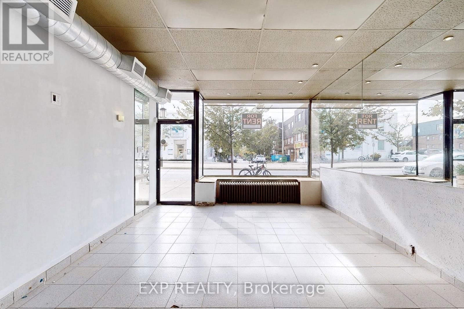 MAIN - 804 ST CLAIR AVENUE WEST Image 9