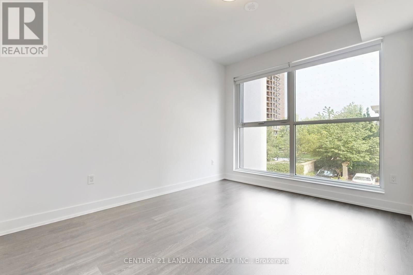302 - 30 INN ON THE PARK DRIVE Image 18