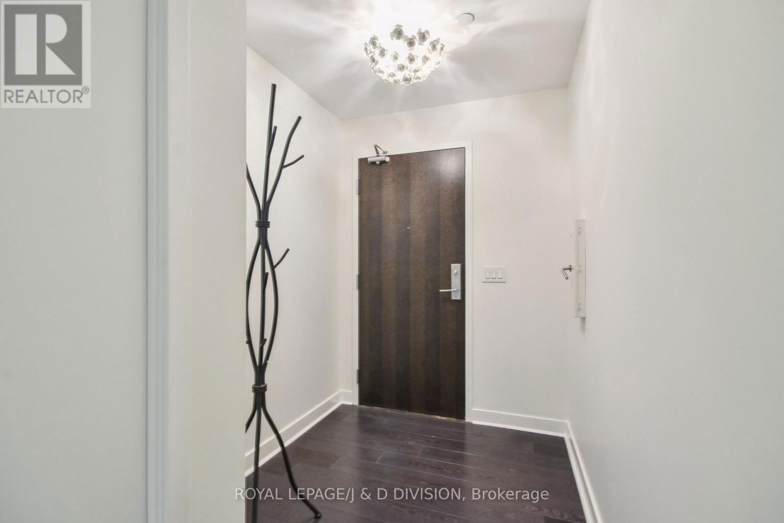 421 - 156 PORTLAND STREET Image 20