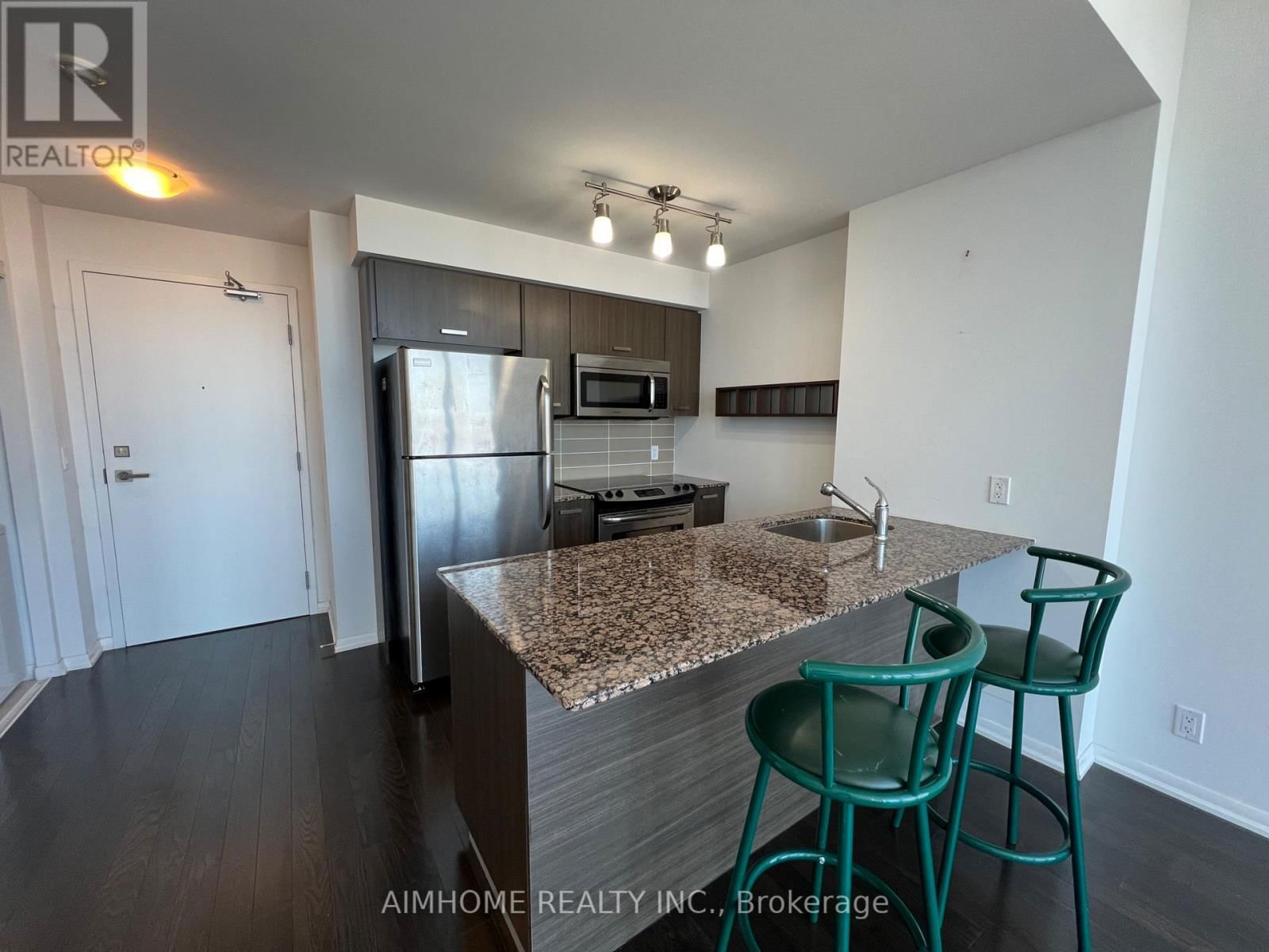 5004 - 832 BAY STREET Image 3
