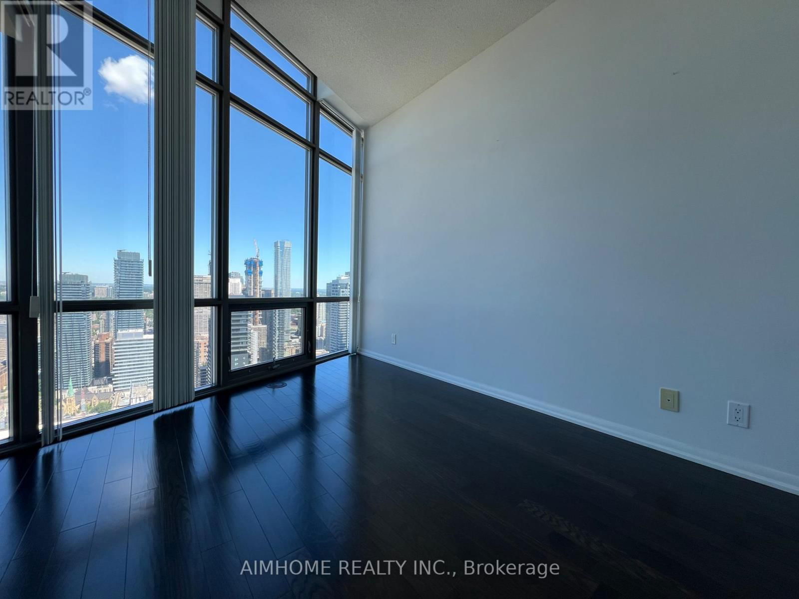 5004 - 832 BAY STREET Image 7