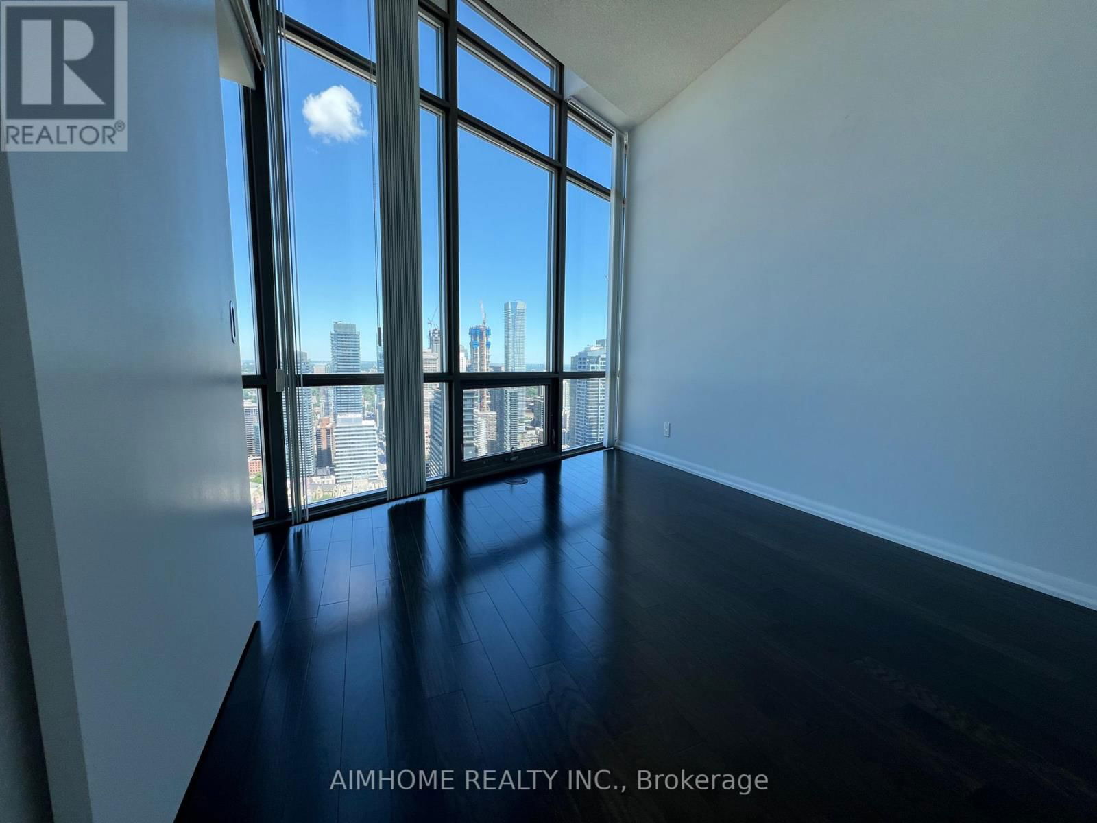 5004 - 832 BAY STREET Image 8