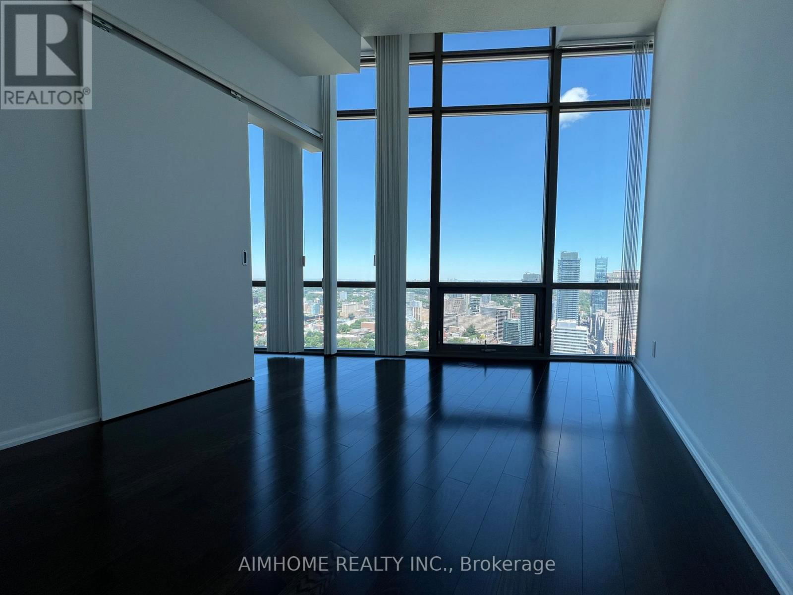 5004 - 832 BAY STREET Image 9