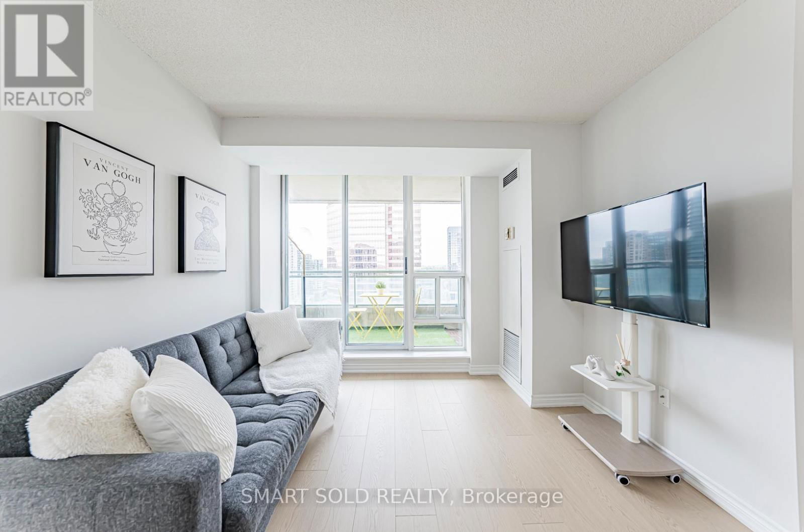 1608 - 1 PEMBERTON AVENUE Image 12