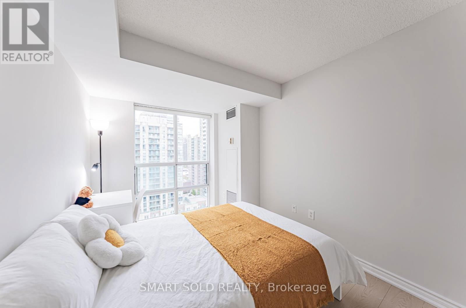 1608 - 1 PEMBERTON AVENUE Image 30