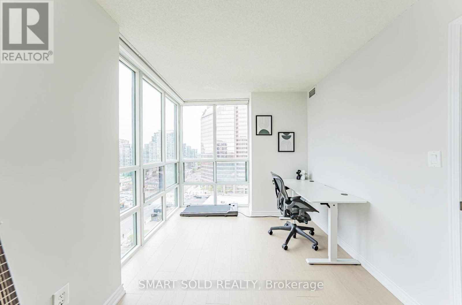 1608 - 1 PEMBERTON AVENUE Image 32