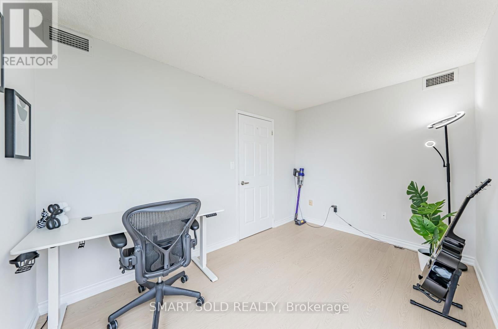 1608 - 1 PEMBERTON AVENUE Image 34