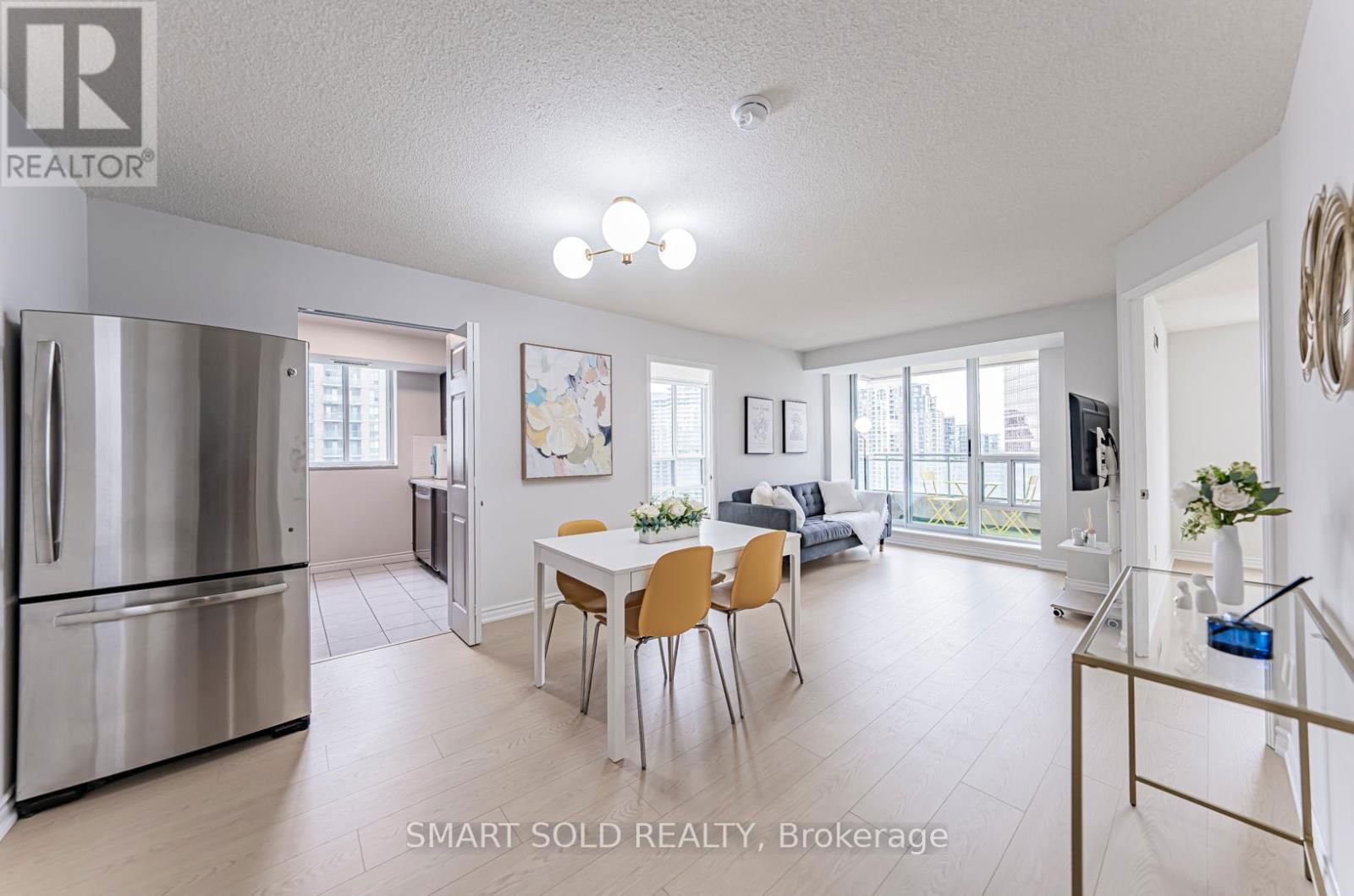 1608 - 1 PEMBERTON AVENUE Image 4