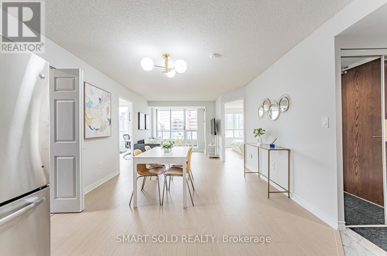 1608 - 1 PEMBERTON AVENUE Image 5
