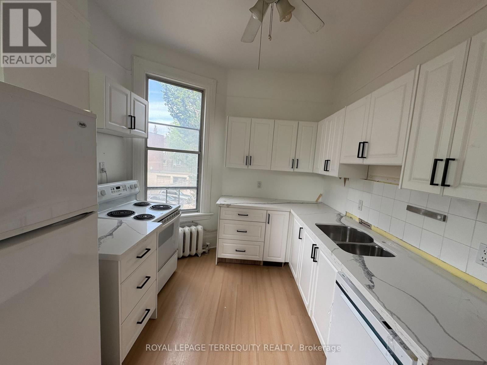 2nd Floor - 42 KEEWATIN AVENUE Image 2