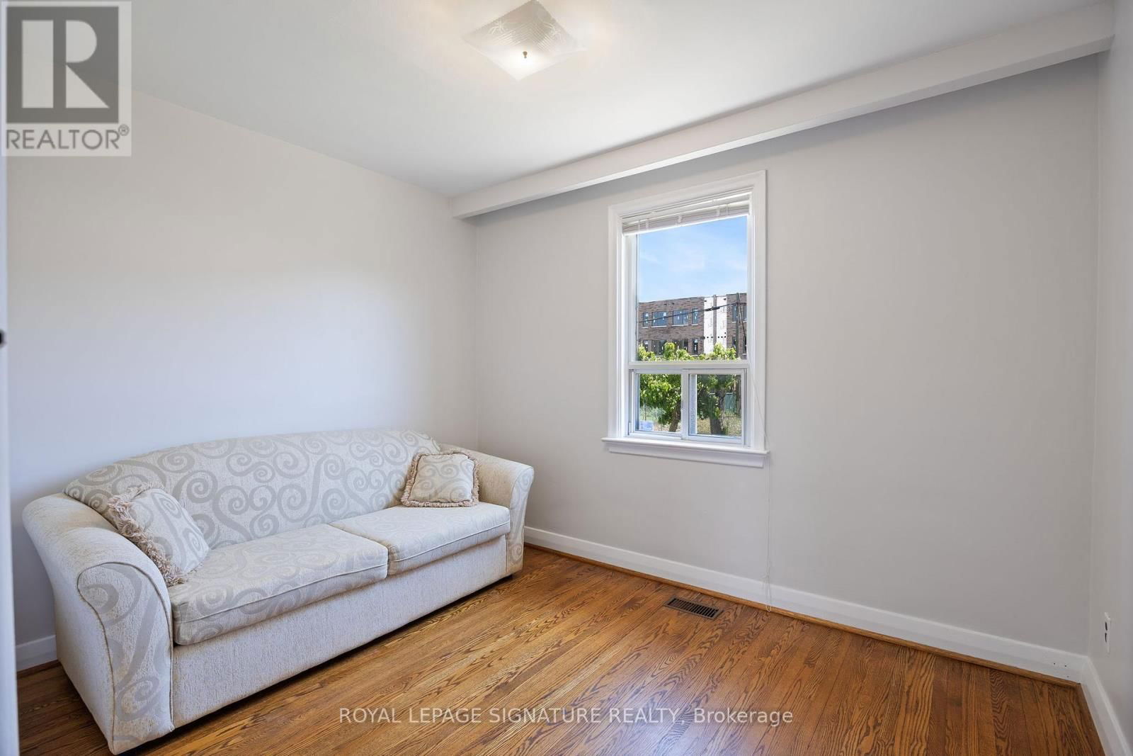 151 RANEE AVENUE Image 24