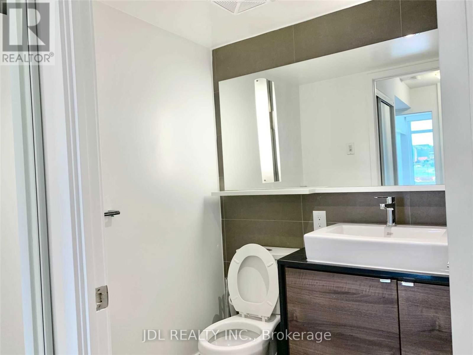 306 - 72 ESTHER SHINER BOULEVARD Image 14