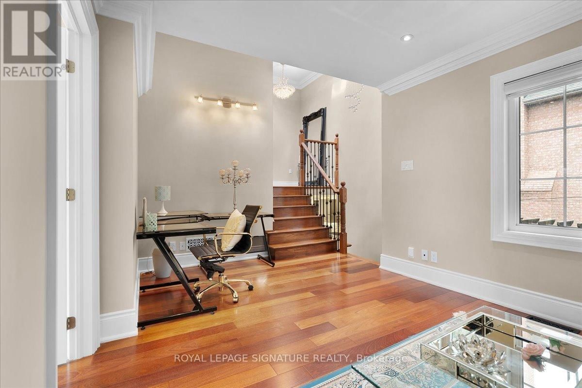 1 MARSHFIELD COURT Image 18