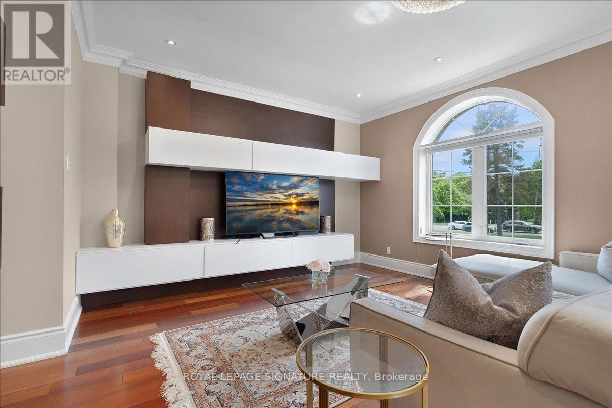 1 MARSHFIELD COURT Image 8