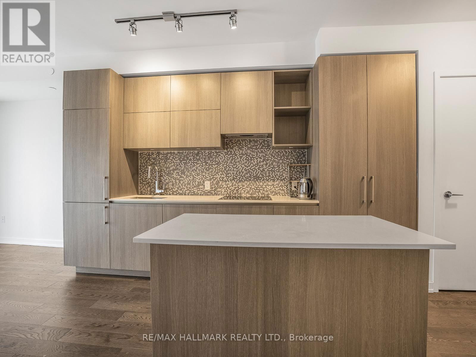 1112 - 1 YORKVILLE AVENUE Image 10