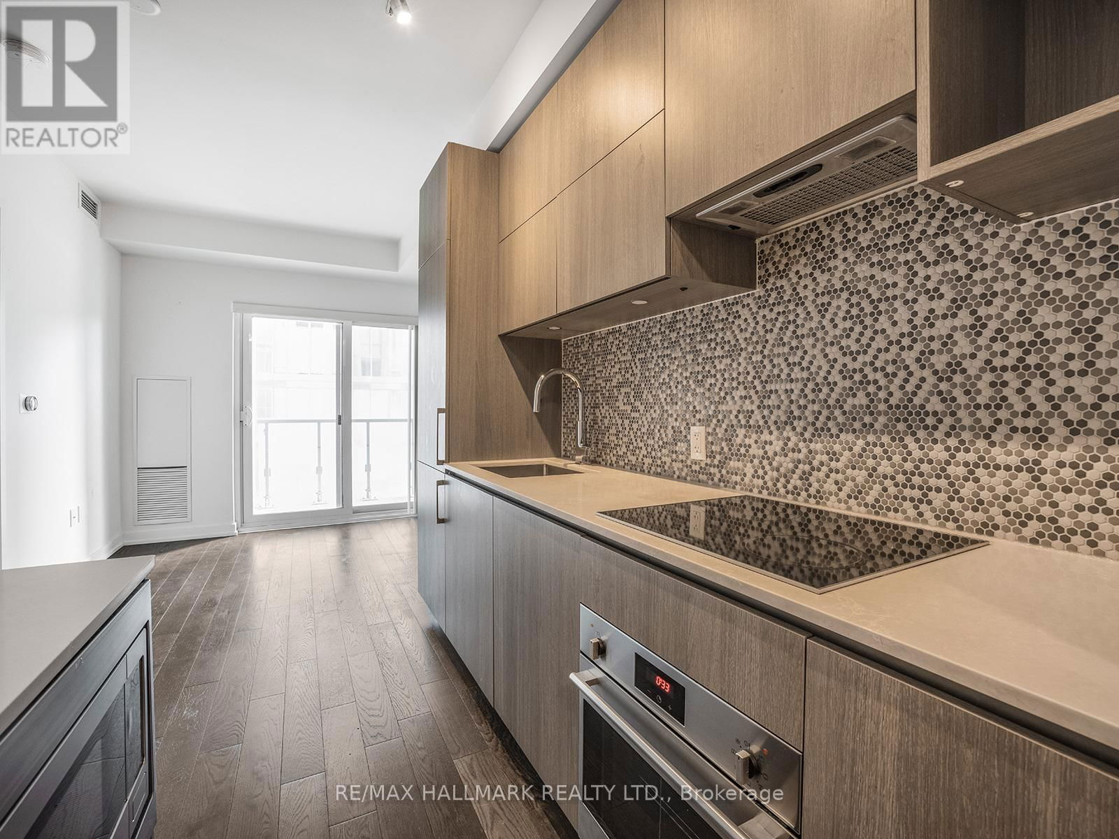 1112 - 1 YORKVILLE AVENUE Image 12