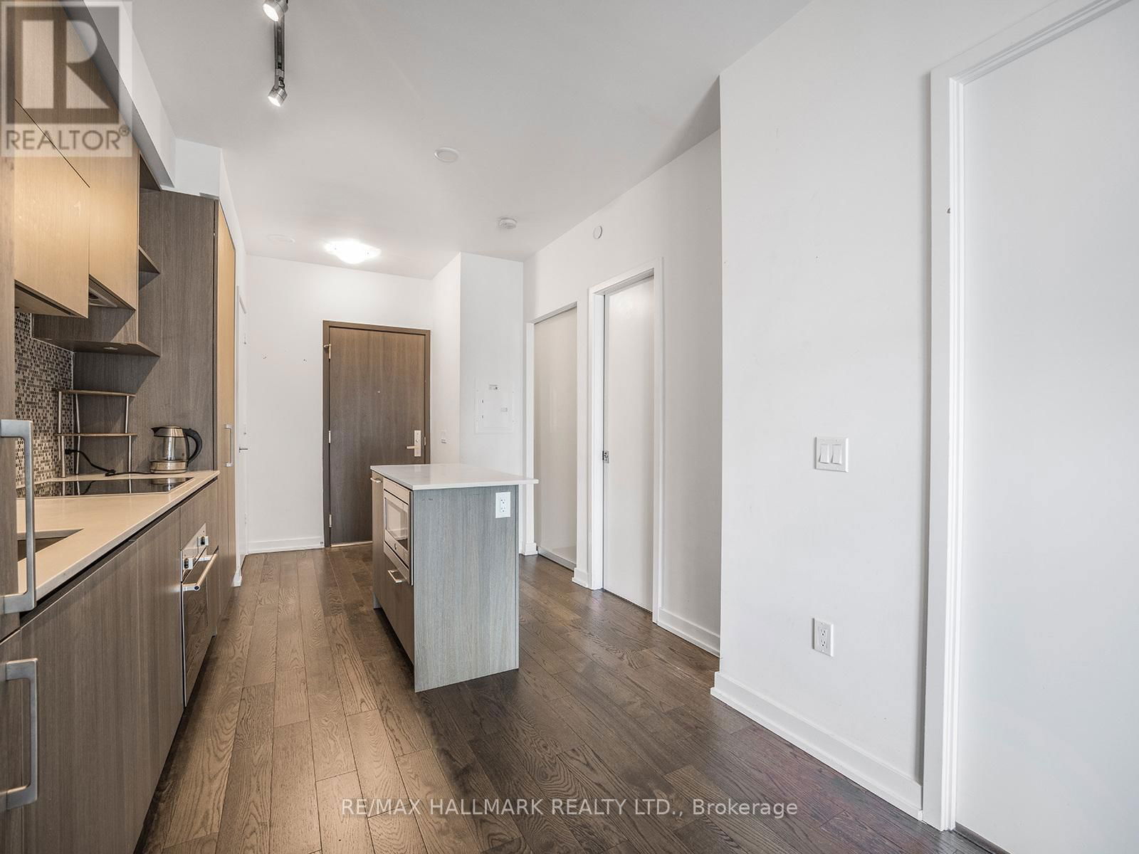1112 - 1 YORKVILLE AVENUE Image 16