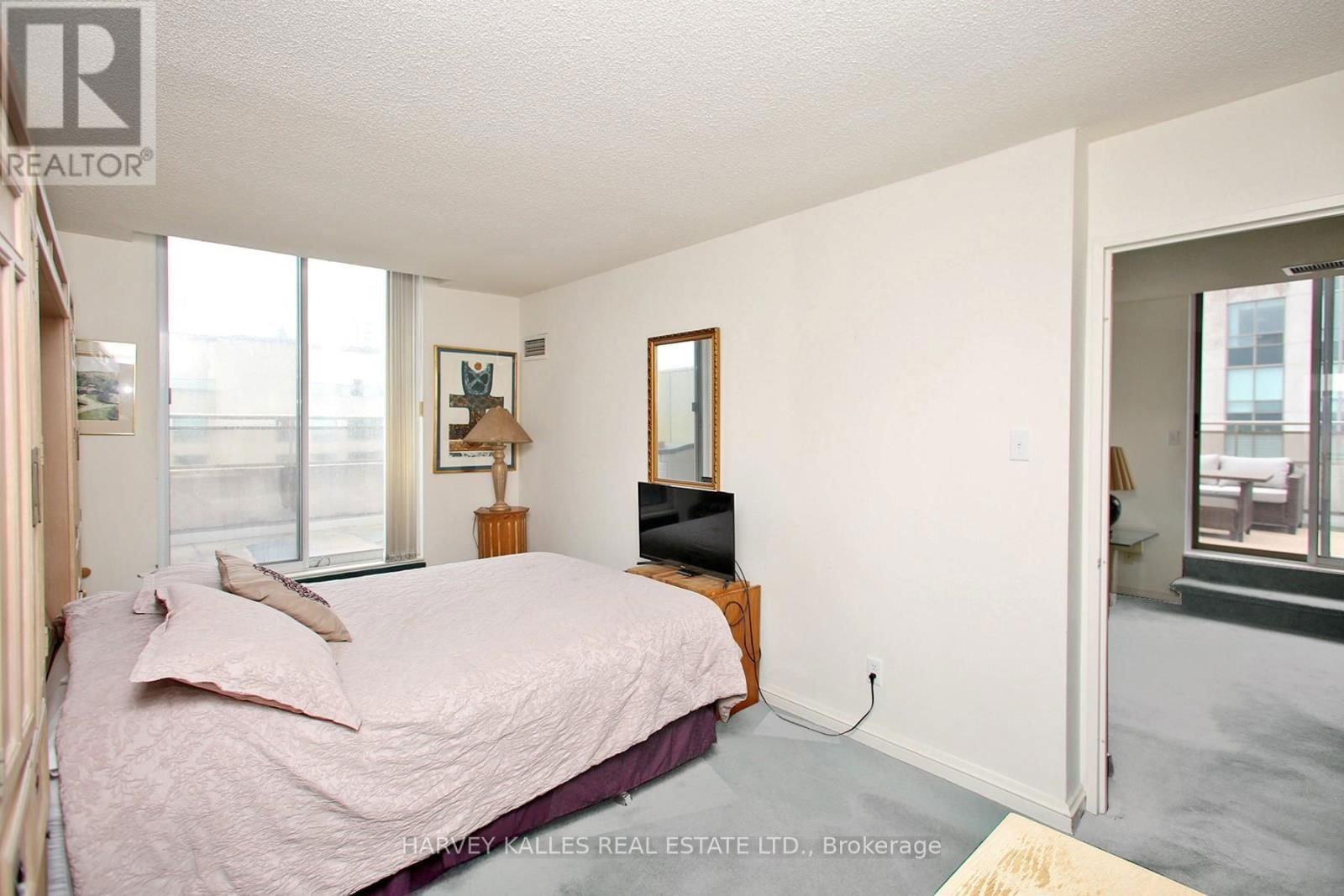 UPH07 - 256 DORIS AVENUE Image 15
