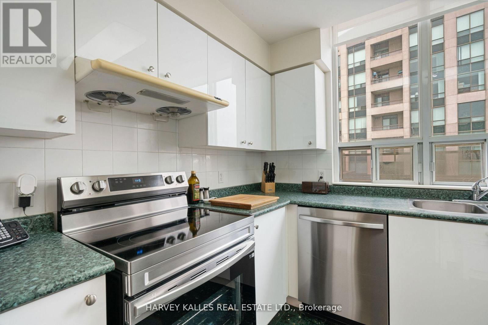 UPH07 - 256 DORIS AVENUE Image 19