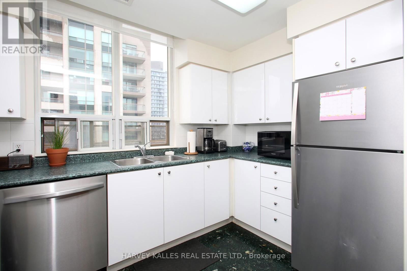 UPH07 - 256 DORIS AVENUE Image 23