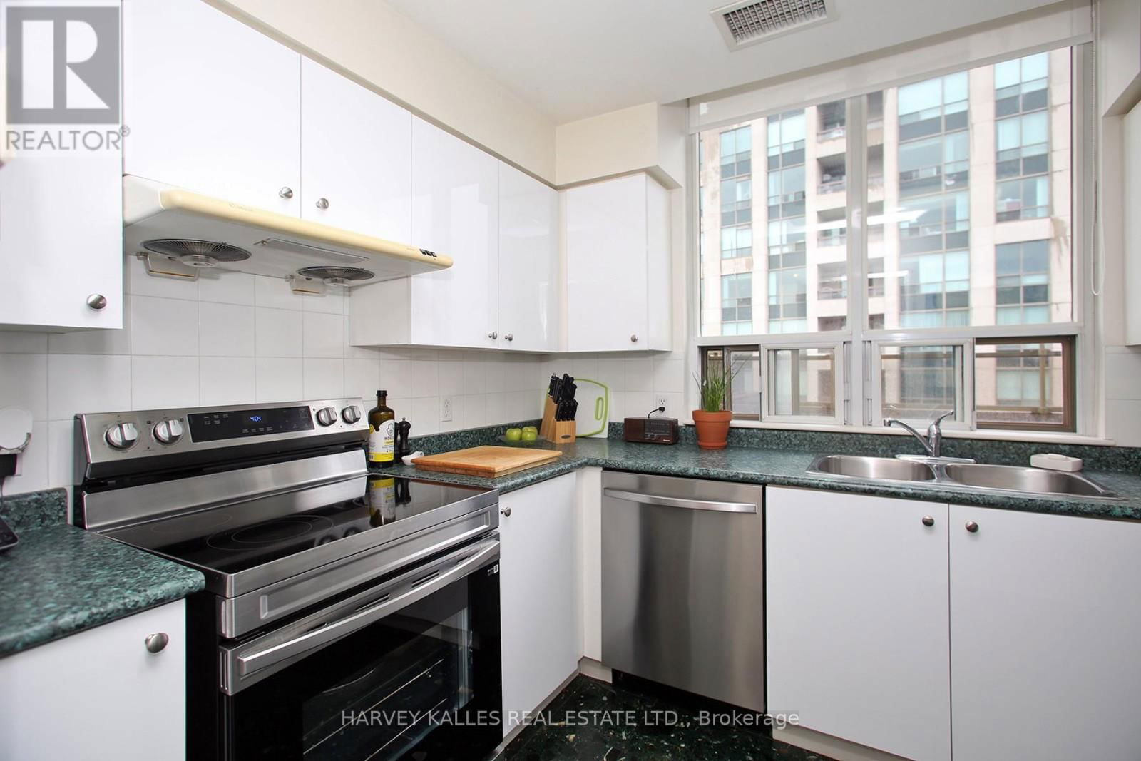 UPH07 - 256 DORIS AVENUE Image 24