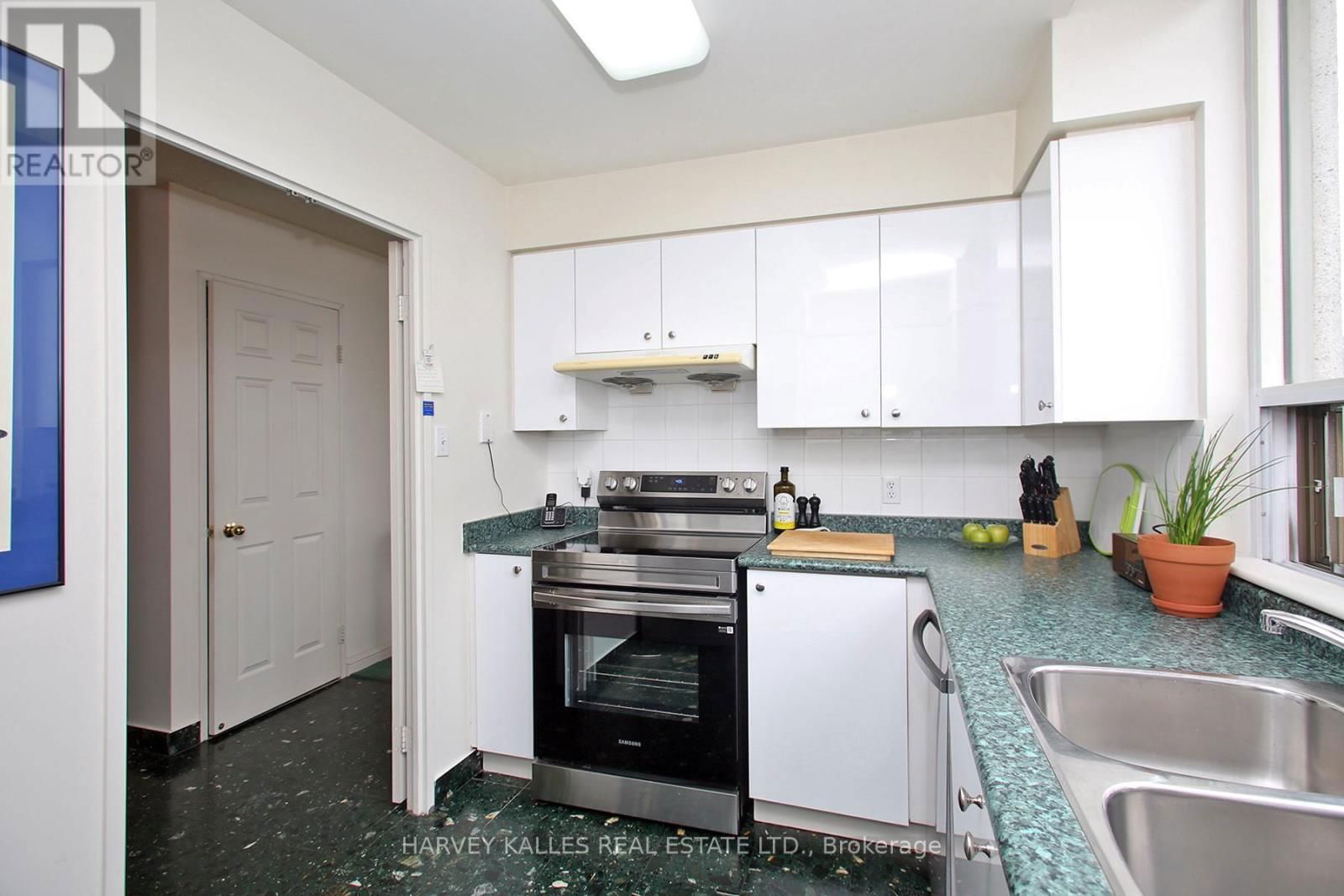 UPH07 - 256 DORIS AVENUE Image 25