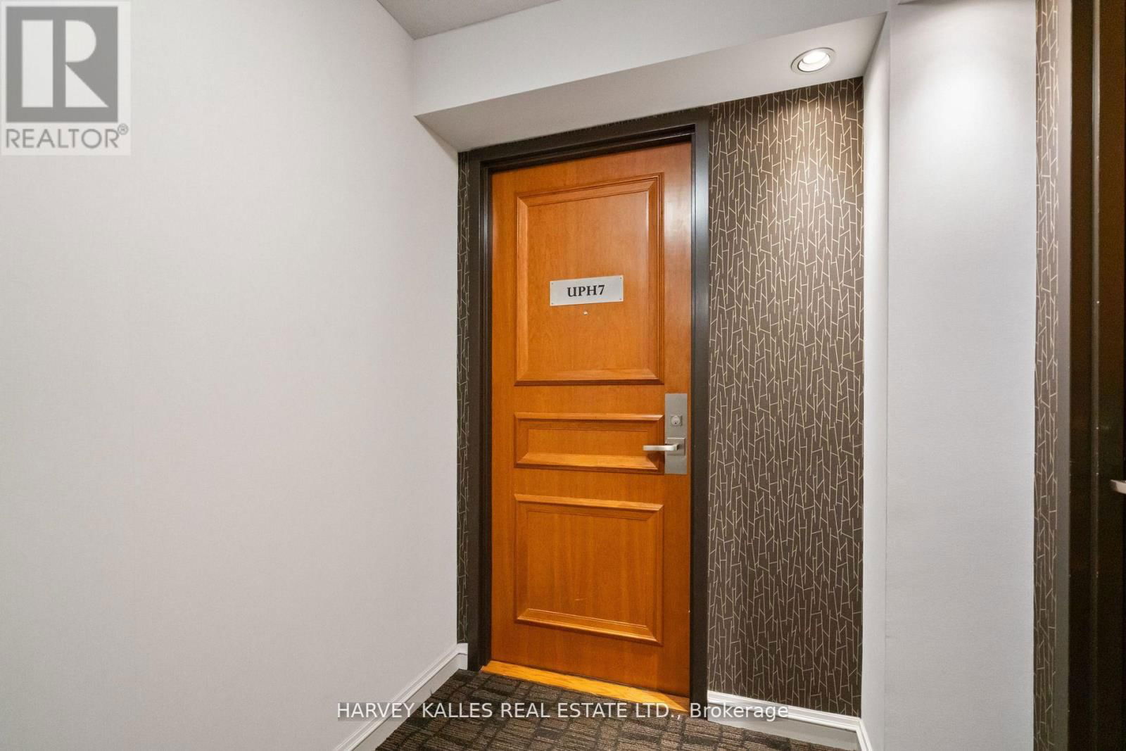 UPH07 - 256 DORIS AVENUE Image 3