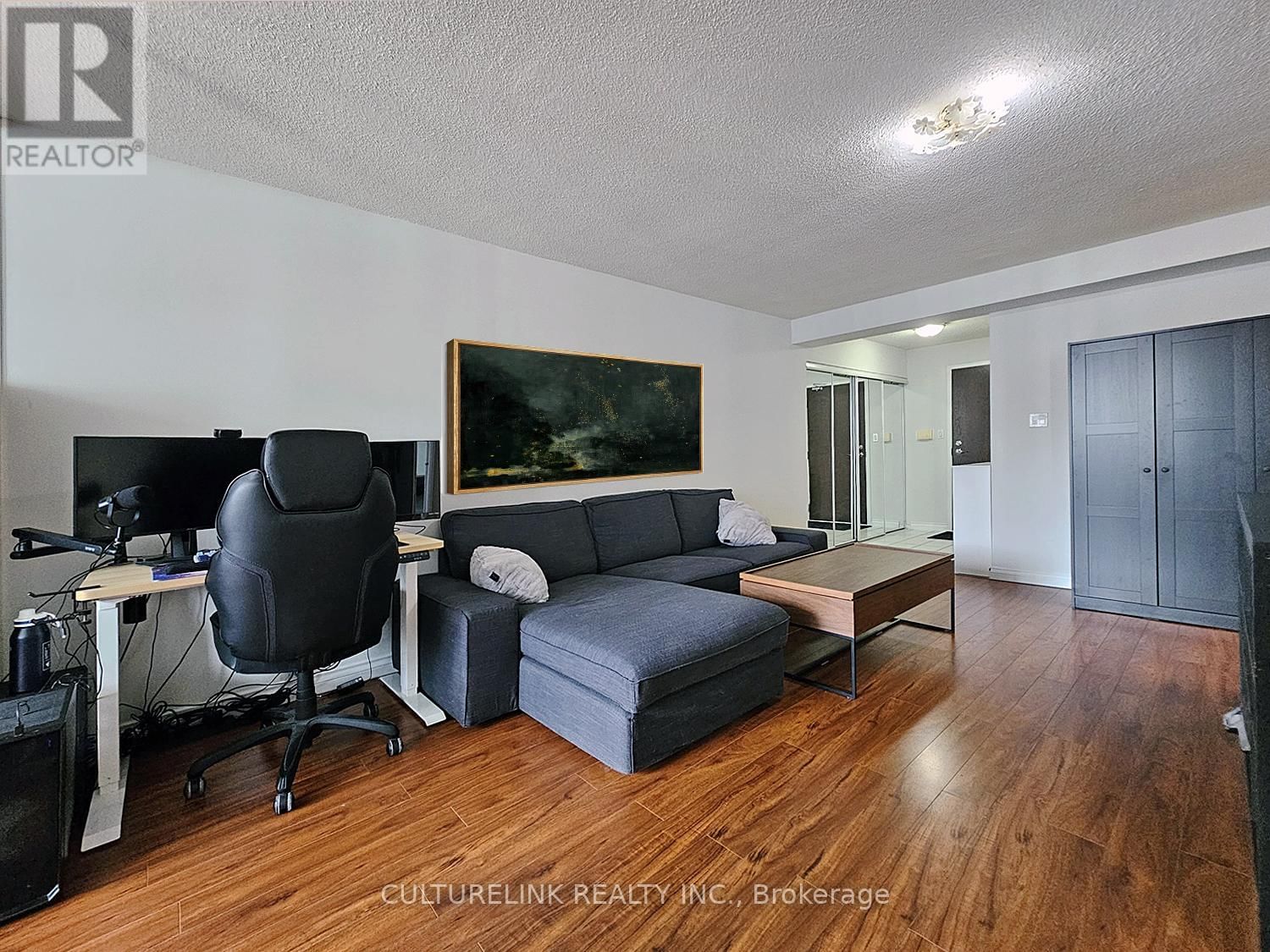 2215 - 30 GREENFIELD AVENUE Image 6