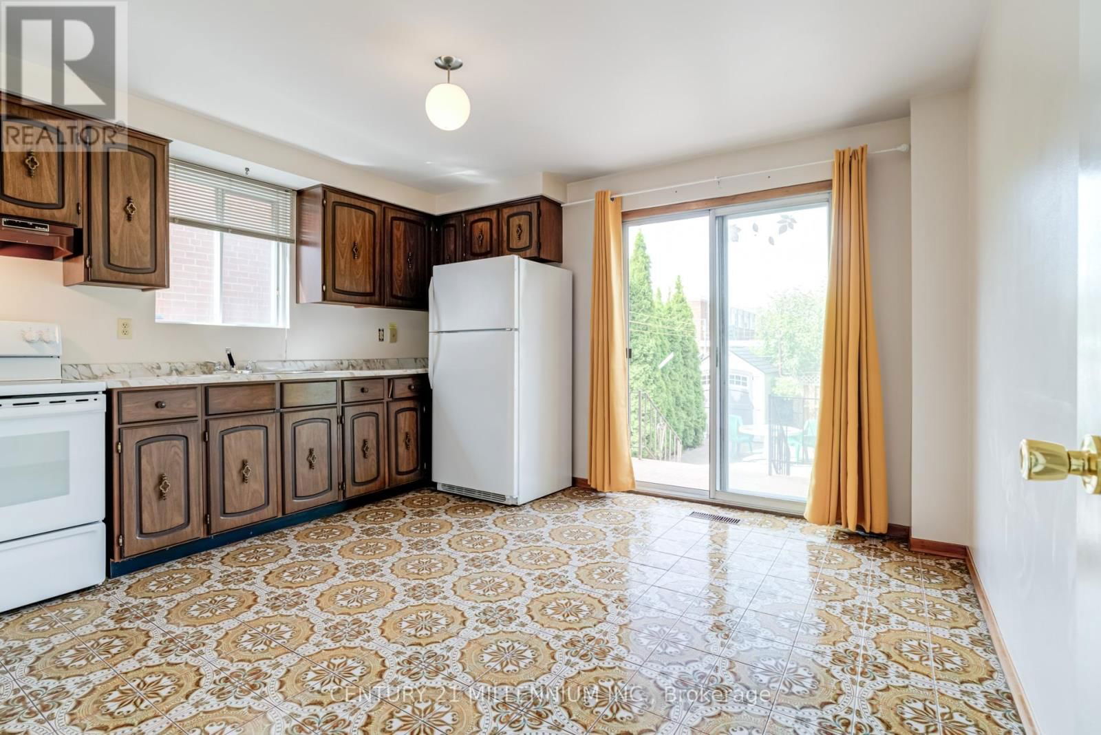 568 DUFFERIN STREET Image 11