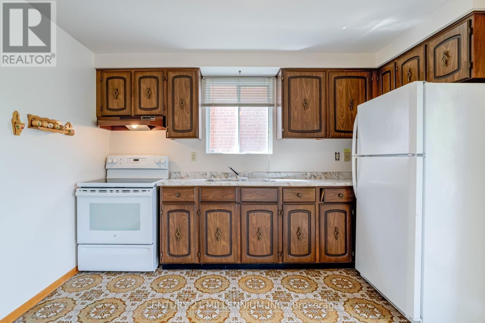 568 DUFFERIN STREET Image 12